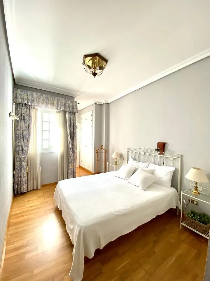 Serva La Bari Rooms Seville Homestay