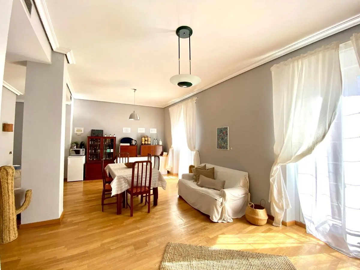 Homestay Serva La Bari Rooms Seville